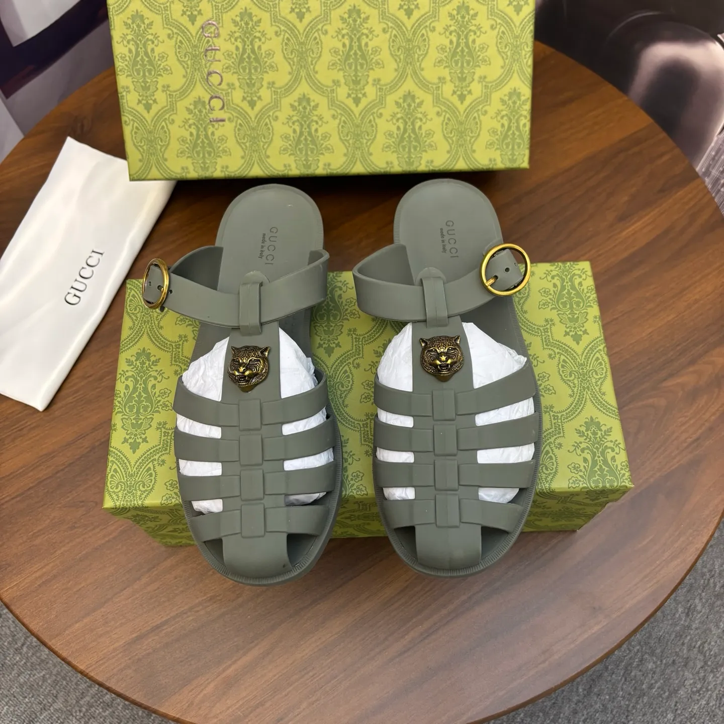Men's shoes 260💰 [Gucci] Counter quality, top-quality original goods, real photos! Original TPU material, fine workmanship, comfortable; genuine 1:1 replica Size: 38 ~ 46